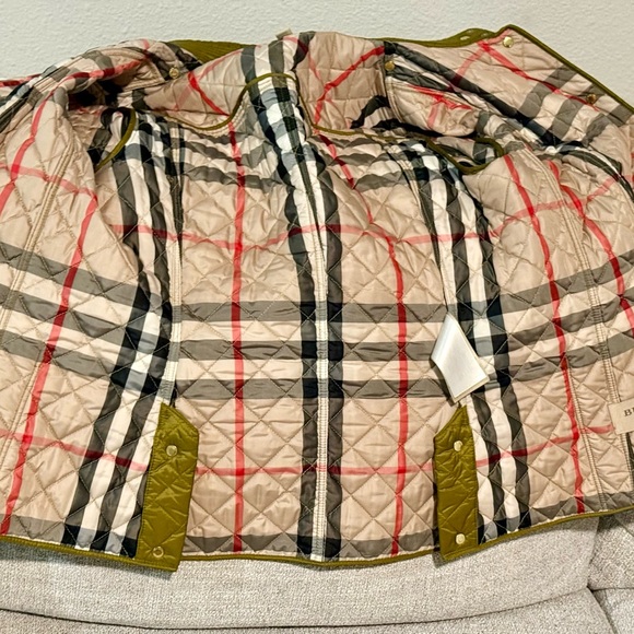 💯 Authentic Burberry Brit 4-Button Quilted Jacket - Picture 4 of 9